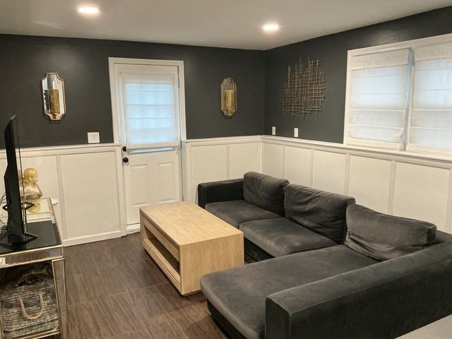 34 Pebble Path Ln, West Springfield, MA 01089