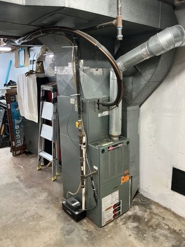 34 Pebble Path Ln, West Springfield, MA 01089