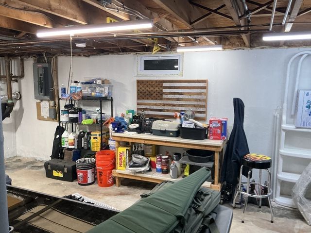 34 Pebble Path Ln, West Springfield, MA 01089