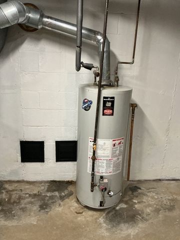 34 Pebble Path Ln, West Springfield, MA 01089