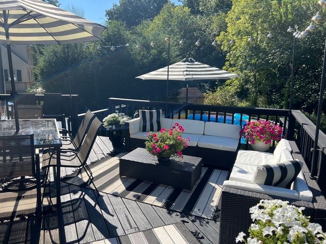 34 Pebble Path Ln, West Springfield, MA 01089