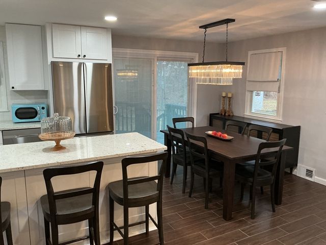 34 Pebble Path Ln, West Springfield, MA 01089