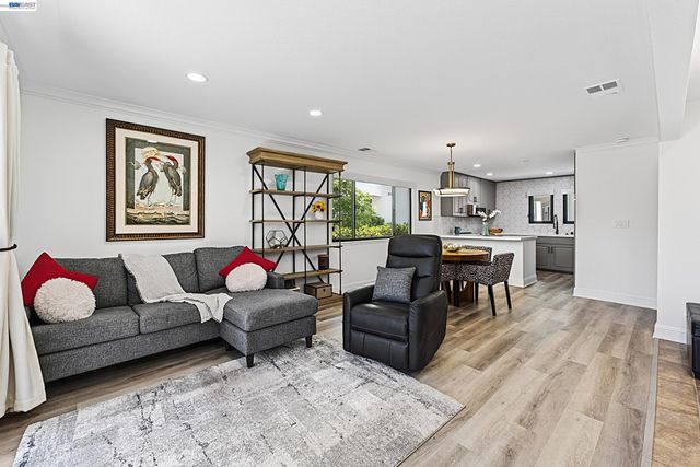 73 Mozden Lane, Pleasant Hill, CA 94523