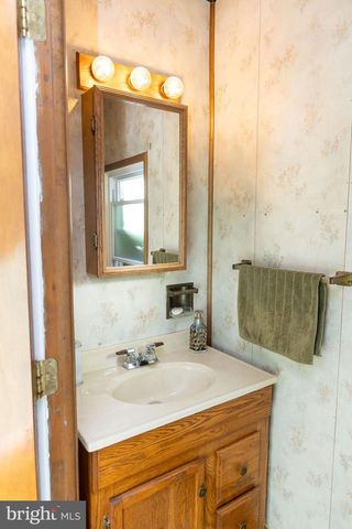 40 S 11TH ST, Quakertown, PA 18951