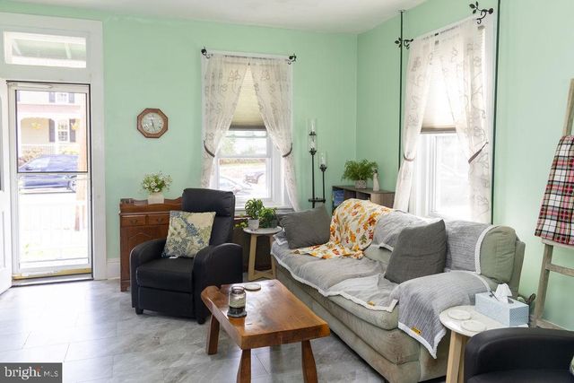 40 S 11TH ST, Quakertown, PA 18951