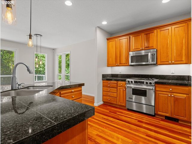 4 NORTHVIEW Ct, Lake Oswego, OR 97035