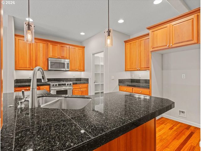 4 NORTHVIEW Ct, Lake Oswego, OR 97035
