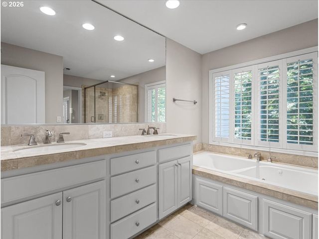 4 NORTHVIEW Ct, Lake Oswego, OR 97035