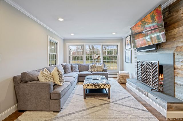 172 Burtis Lane, Syosset, NY 11791