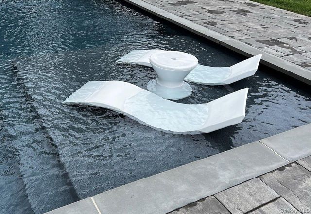 172 Burtis Lane, Syosset, NY 11791