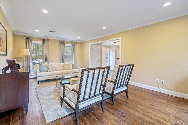 172 Burtis Lane, Syosset, NY 11791