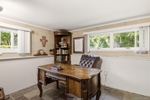 7 Laurie Place, Glen Cove, NY 11542