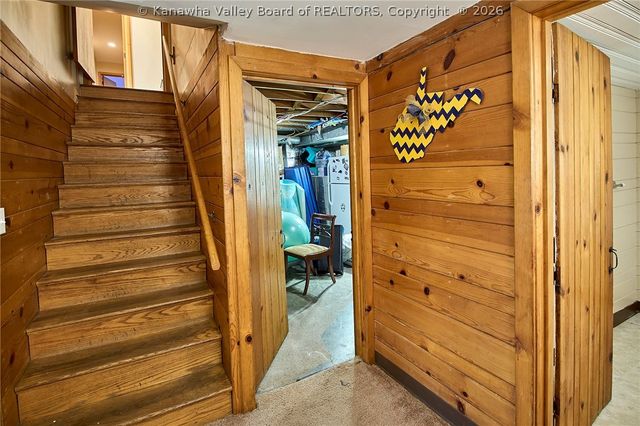 1555 Summit Drive, Charleston, WV 25302