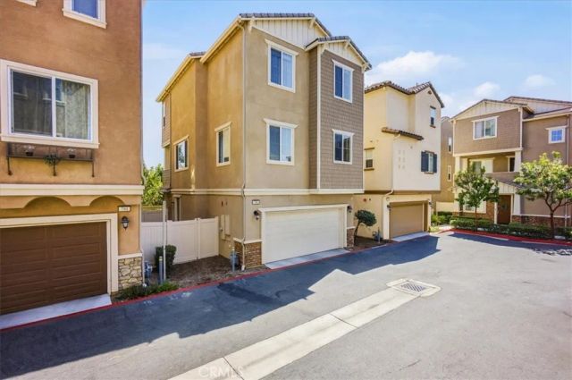 786 Plum 108, Pomona, CA 91767