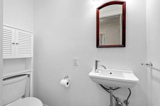 17 Vernon St 17, Newton, MA 02458