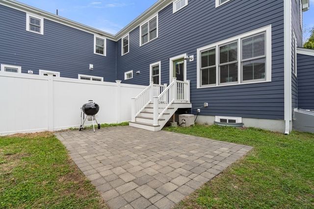 17 Vernon St 17, Newton, MA 02458