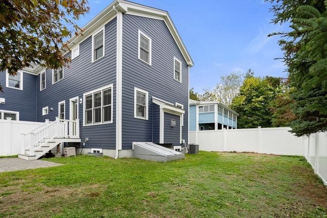 17 Vernon St 17, Newton, MA 02458