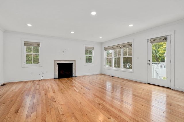 17 Vernon St 17, Newton, MA 02458