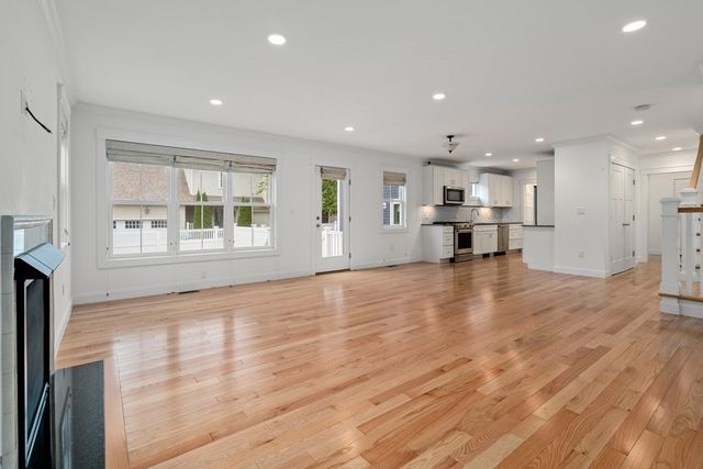 17 Vernon St 17, Newton, MA 02458