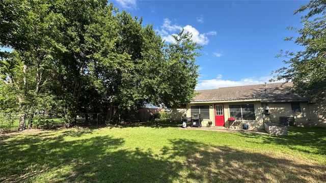 806 Crestline Drive, Mexia, TX 76667