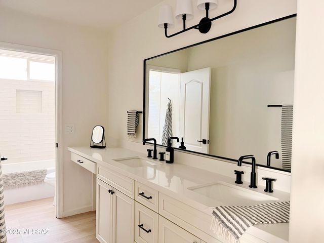 13940 N Bentwater Drive, Oro Valley, AZ 85755