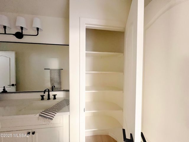 13940 N Bentwater Drive, Oro Valley, AZ 85755