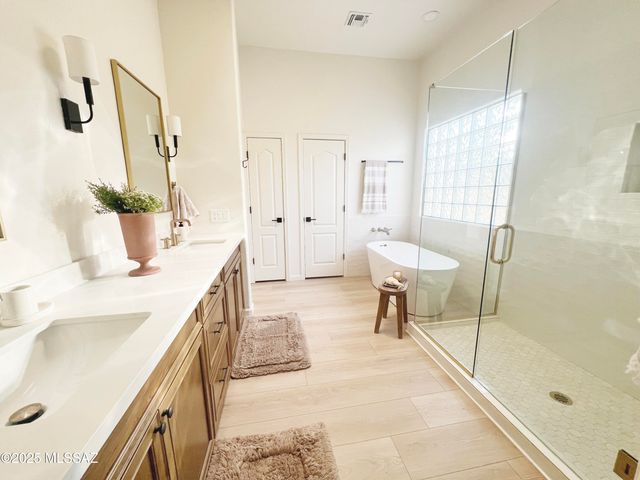 13940 N Bentwater Drive, Oro Valley, AZ 85755