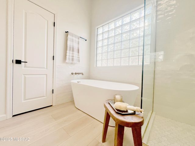 13940 N Bentwater Drive, Oro Valley, AZ 85755