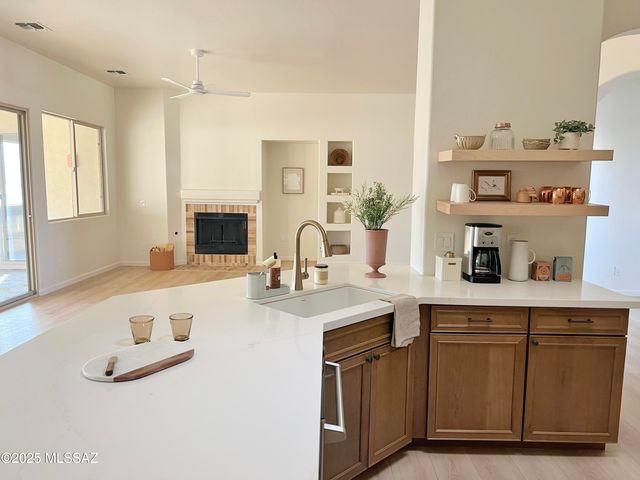 13940 N Bentwater Drive, Oro Valley, AZ 85755