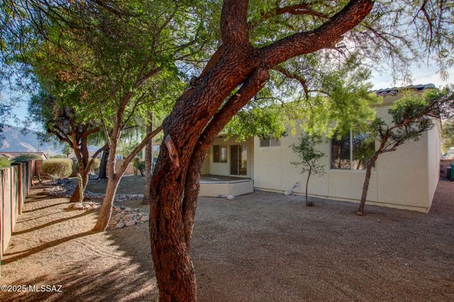 13940 N Bentwater Drive, Oro Valley, AZ 85755