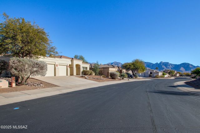 13940 N Bentwater Drive, Oro Valley, AZ 85755