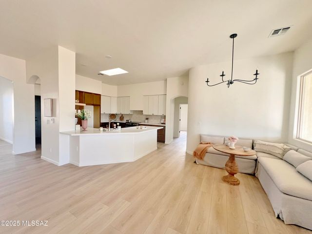 13940 N Bentwater Drive, Oro Valley, AZ 85755