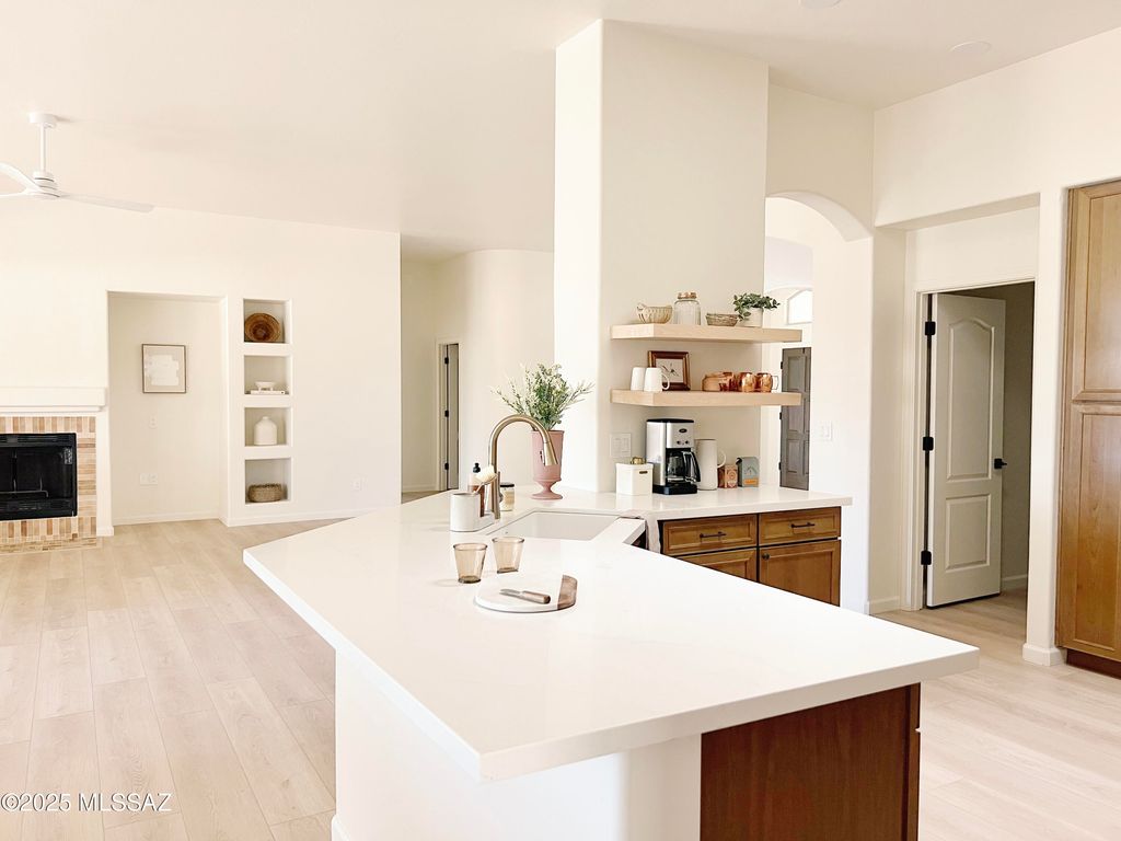 13940 N Bentwater Drive, Oro Valley, AZ 85755