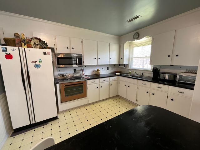 400 Woodland CIR, Lynchburg, VA 24502