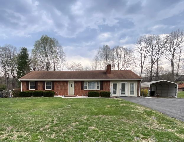 400 Woodland CIR, Lynchburg, VA 24502