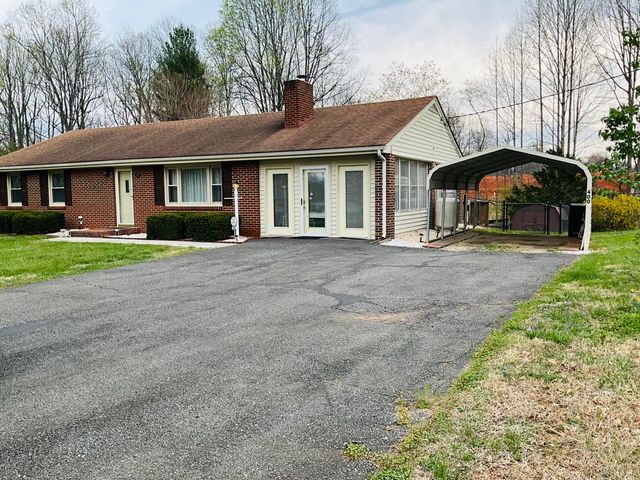 400 Woodland CIR, Lynchburg, VA 24502