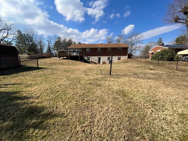 400 Woodland CIR, Lynchburg, VA 24502