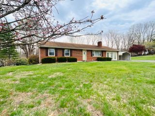 400 Woodland CIR, Lynchburg, VA 24502