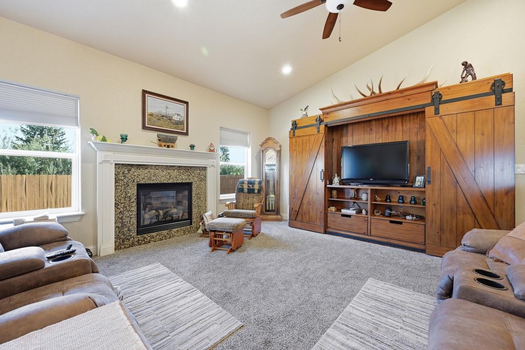 470 W Hart Street, Buffalo, WY 82834 photo 2