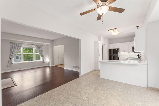 29 River Bend Place, Chaska, MN 55318