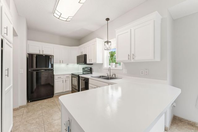 29 River Bend Place, Chaska, MN 55318