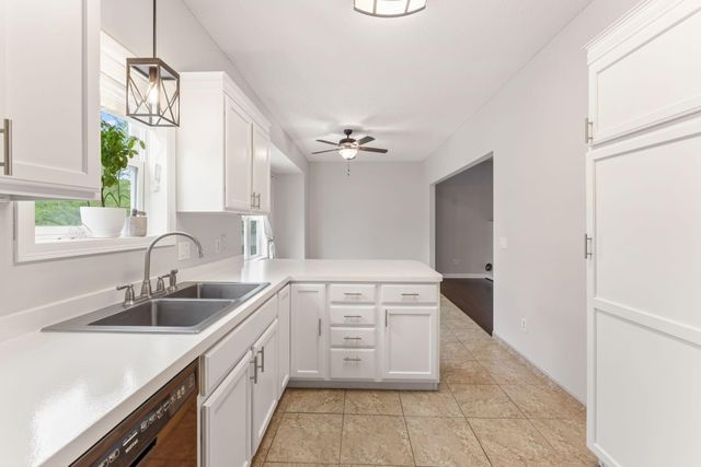 29 River Bend Place, Chaska, MN 55318