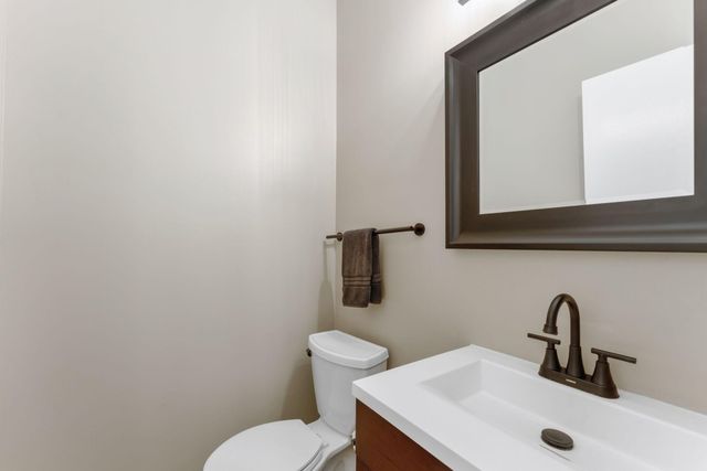 29 River Bend Place, Chaska, MN 55318
