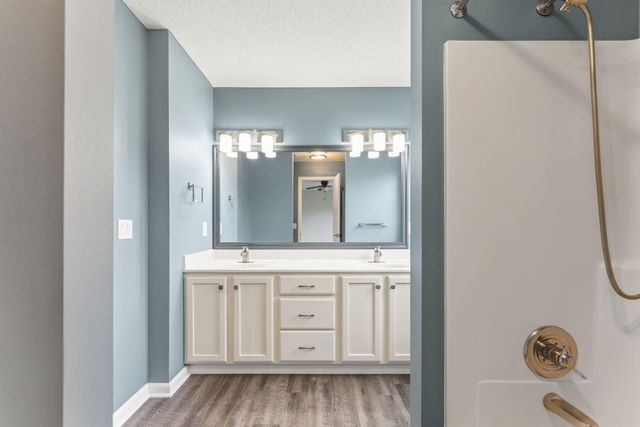 29 River Bend Place, Chaska, MN 55318