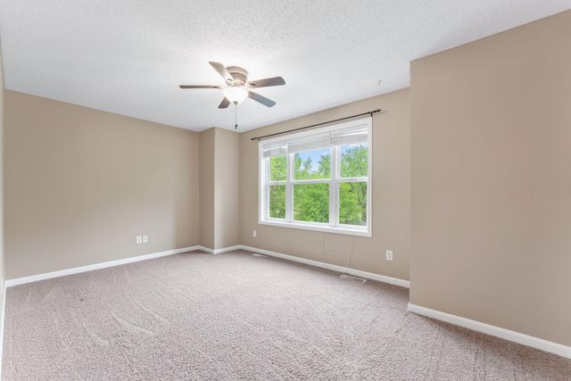 29 River Bend Place, Chaska, MN 55318