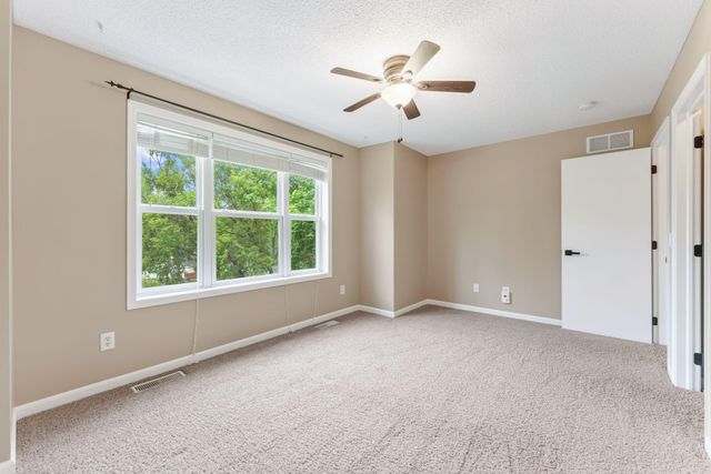 29 River Bend Place, Chaska, MN 55318