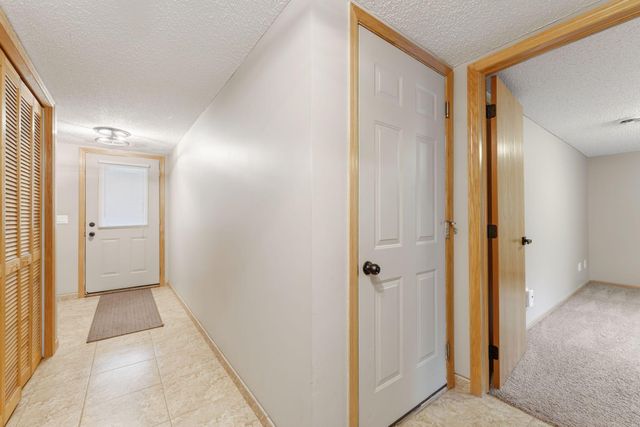 29 River Bend Place, Chaska, MN 55318