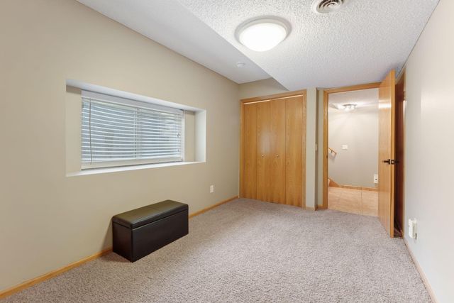 29 River Bend Place, Chaska, MN 55318