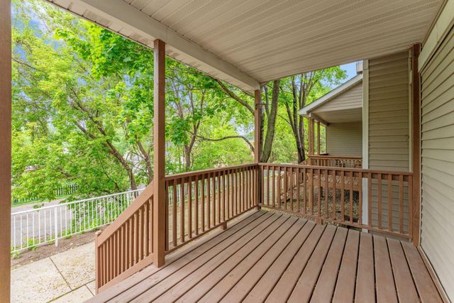 29 River Bend Place, Chaska, MN 55318