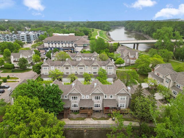 29 River Bend Place, Chaska, MN 55318